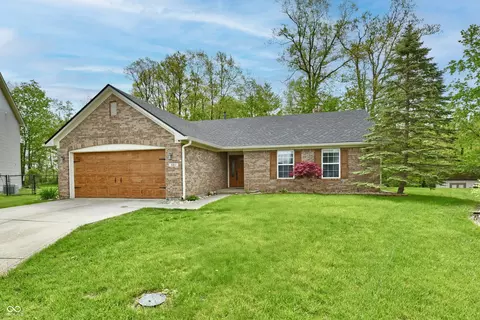 5611 Burning Tree Ct, Indianapolis, IN 46239