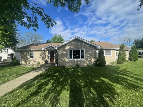 1122 Shelby St, Shelbyville, IN 46176