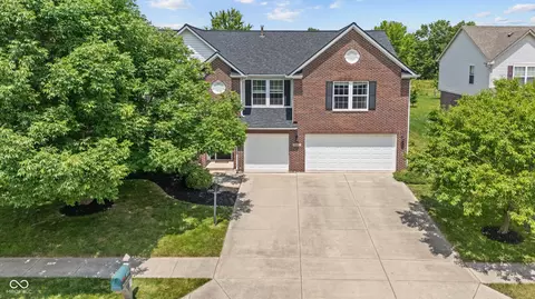 8316 Thorn Bend Dr, Indianapolis, IN 46278
