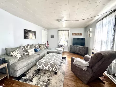 Living - 205 E Washington St, Roachdale, IN 46172 photo 2 of 4