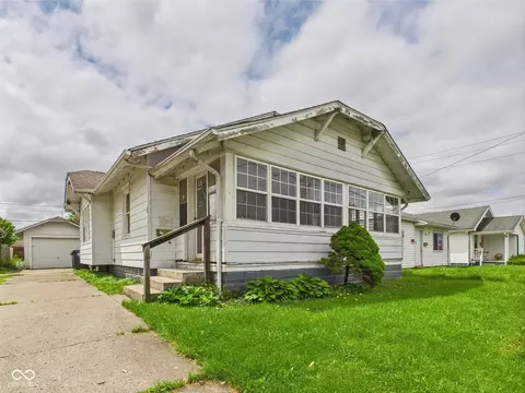 717 E 27th St, Anderson, IN 46016