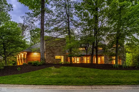 9387 Sullivan Pl, Zionsville, IN 46077