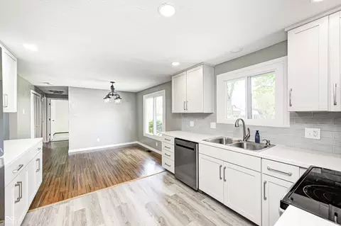 Kitchen - 101 N Westbury Rd, Pendleton, IN 46064 photo 3 of 5