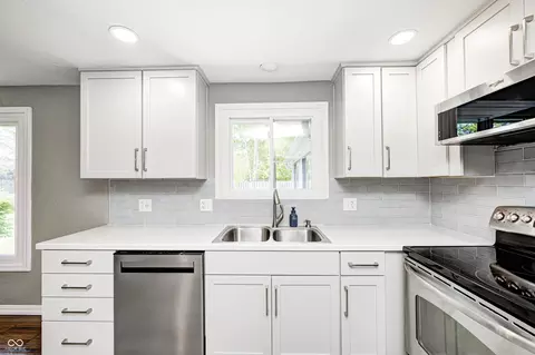 Kitchen - 101 N Westbury Rd, Pendleton, IN 46064 photo 5 of 5