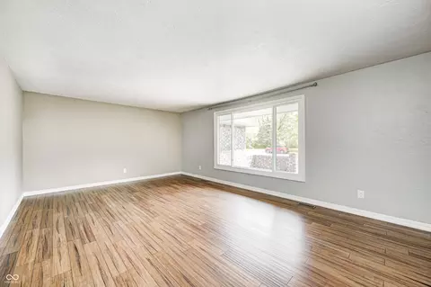 Living - 101 N Westbury Rd, Pendleton, IN 46064 photo 1 of 7