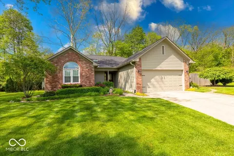 1120 Crystal Ct, Avon, IN 46123