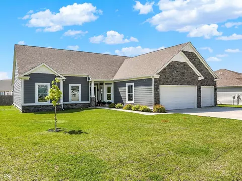 49 Manchester Dr, Trafalgar, IN 46181