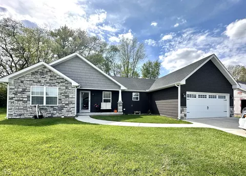 135 Crestwood Ave, Crawfordsville, IN 47933
