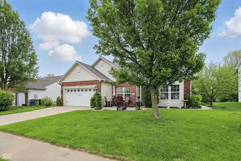 1663 Sweetgum Dr, Greenwood, IN 46143