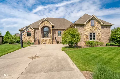 4890 Benthaven Dr E, Bargersville, IN 46106