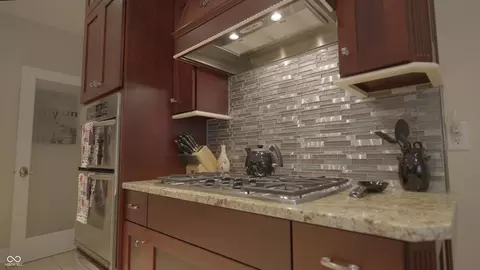 Kitchen - 4363 E State Road 252, Franklin, IN 46131 photo 3 of 4