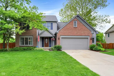 10310 Foxwood Dr W, Indianapolis, IN 46280