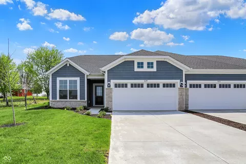 1639 Clover Crossing Dr, Greenfield, IN 46140