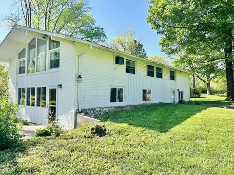 3081 Woodridge Rd, Shelbyville, IN 46176