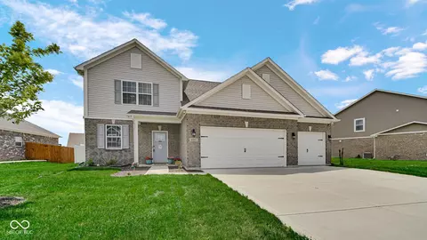 4763 W Tradwell Dr, New Palestine, IN 46163