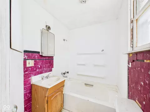 Bath - 29 E Pine St, Anderson, IN 46012 photo 1 of 1