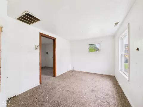 Living - 29 E Pine St, Anderson, IN 46012 photo 1 of 2