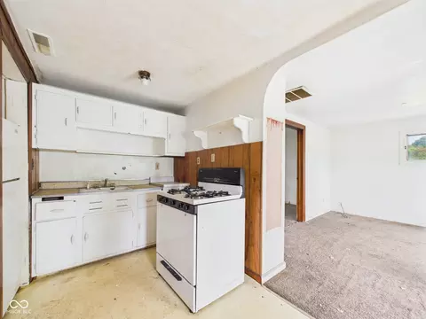 Kitchen - 29 E Pine St, Anderson, IN 46012 photo 2 of 2