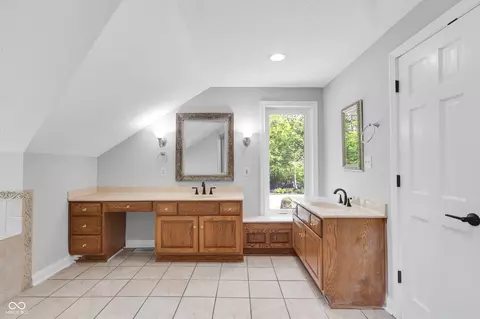 Bath - 10602 Fall Rd, Fishers, IN 46037 photo 8 of 9