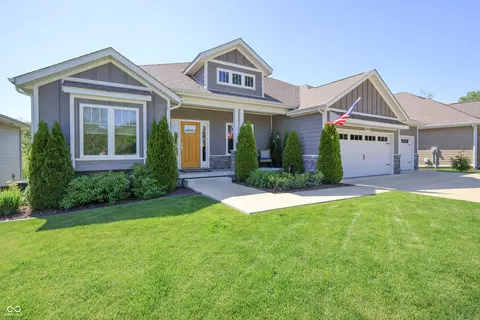 1472 Maple Ridge Ct, Columbus, IN 47201