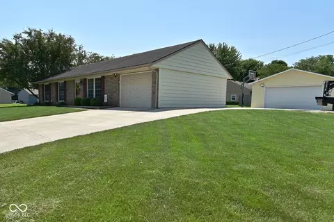 199 Three Notch Ln, Bargersville, IN 46106