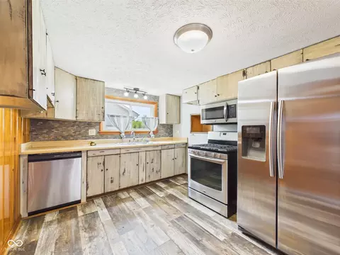 Kitchen - 238 Jefferson St, Pendleton, IN 46064 photo 2 of 3