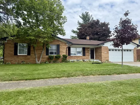 7764 Hollybrook Ln, Southport, IN 46227