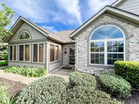 16657 Brownstone Ct, Westfield, IN 46074