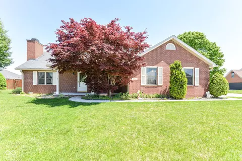3126 Oakmont Dr, Lapel, IN 46051