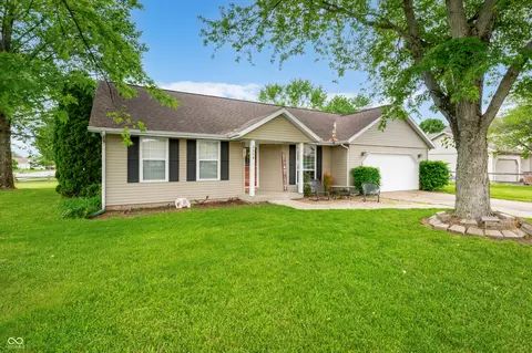 3334 Old Field Ln, Columbus, IN 47203