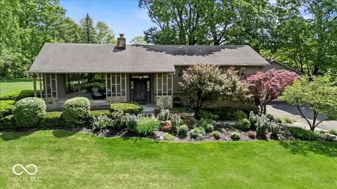 665 Spring Hills Dr, Zionsville, IN 46077