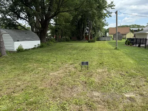 207 S Buck St, Whitestown, IN 46075