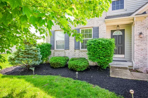 10075 Niagara Dr, Fishers, IN 46037 photo 2