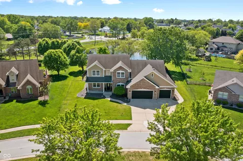 28 Hudson Bay Ln, Greenwood, IN 46142