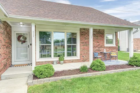 555 Echo Bend Blvd, Greenwood, IN 46142