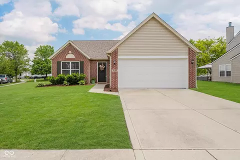 18760 Pilot Mills Dr, Noblesville, IN 46062