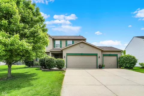 5523 Gainesway Dr, Greenwood, IN 46142