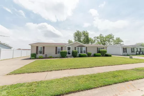4641 Autumn Ridge Dr, Columbus, IN 47203
