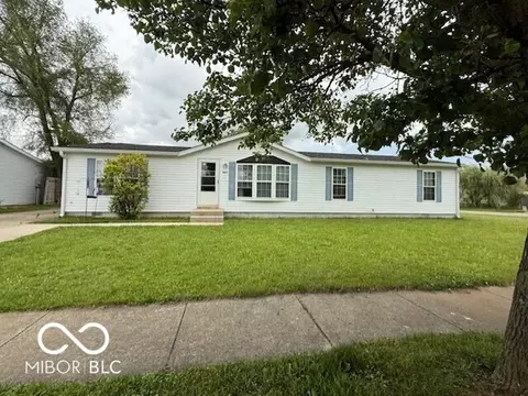 4617 Autumn Ridge Dr, Columbus, IN 47203