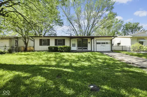 611 Hampton Ln, Anderson, IN 46017