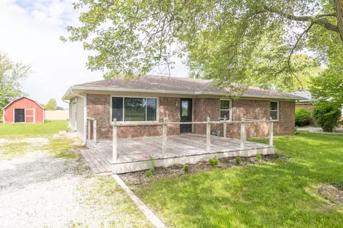 156 N Eastern Village Dr, Greenfield, IN 46140