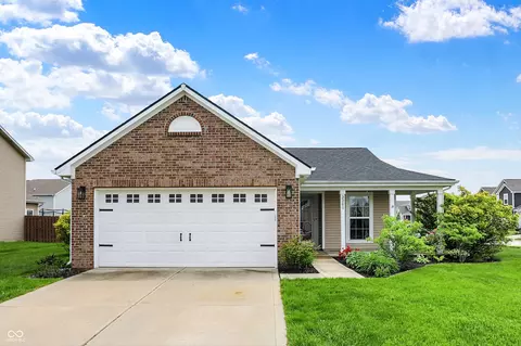 2201 Schoolmarm Dr, Greenfield, IN 46140