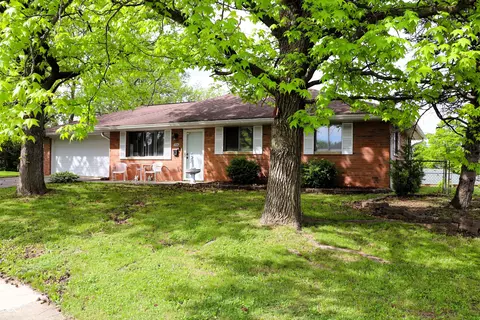 706 Bobs Ct, Beech Grove, IN 46107