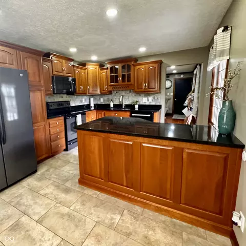 Kitchen - 3559 S County Road 475 E, Plainfield, IN 46168 photo 1 of 9
