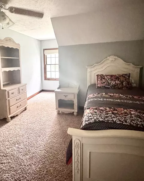 Bedroom - 3559 S County Road 475 E, Plainfield, IN 46168 photo 7 of 9