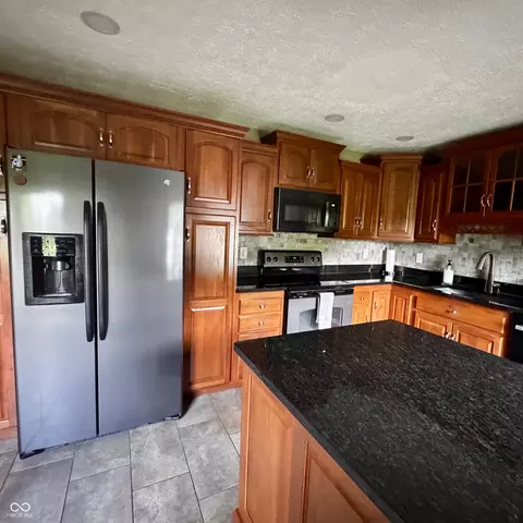 Kitchen - 3559 S County Road 475 E, Plainfield, IN 46168 photo 2 of 9
