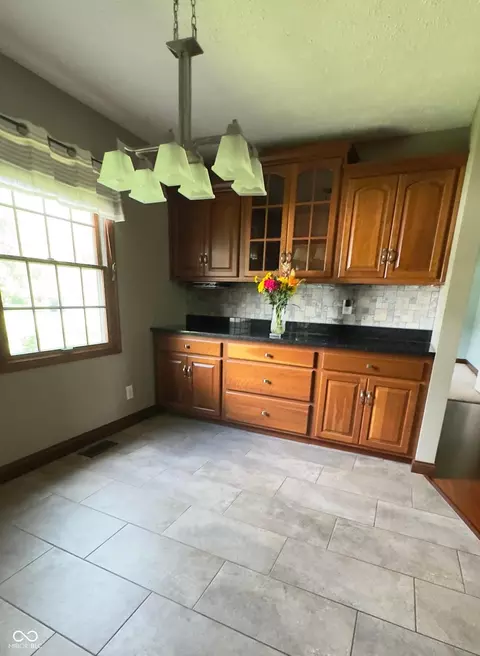 Kitchen - 3559 S County Road 475 E, Plainfield, IN 46168 photo 7 of 9