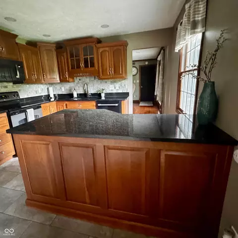 Kitchen - 3559 S County Road 475 E, Plainfield, IN 46168 photo 4 of 9