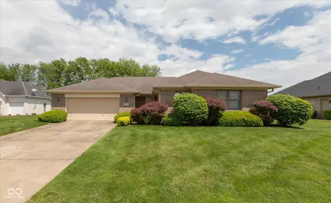 897 N Scott Dr, Greenwood, IN 46142