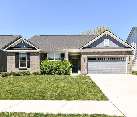 6832 Oakcrest Dr, Mccordsville, IN 46055